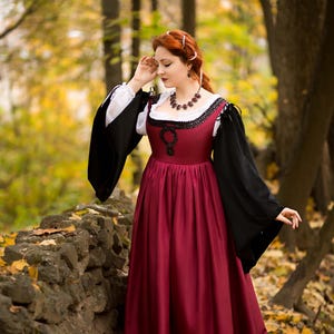 Dark Fantasy Renaissance Dress, Red and Black Renaissance Gown, Gothic Renaissance Gown, 1500s Dramatic Outfit