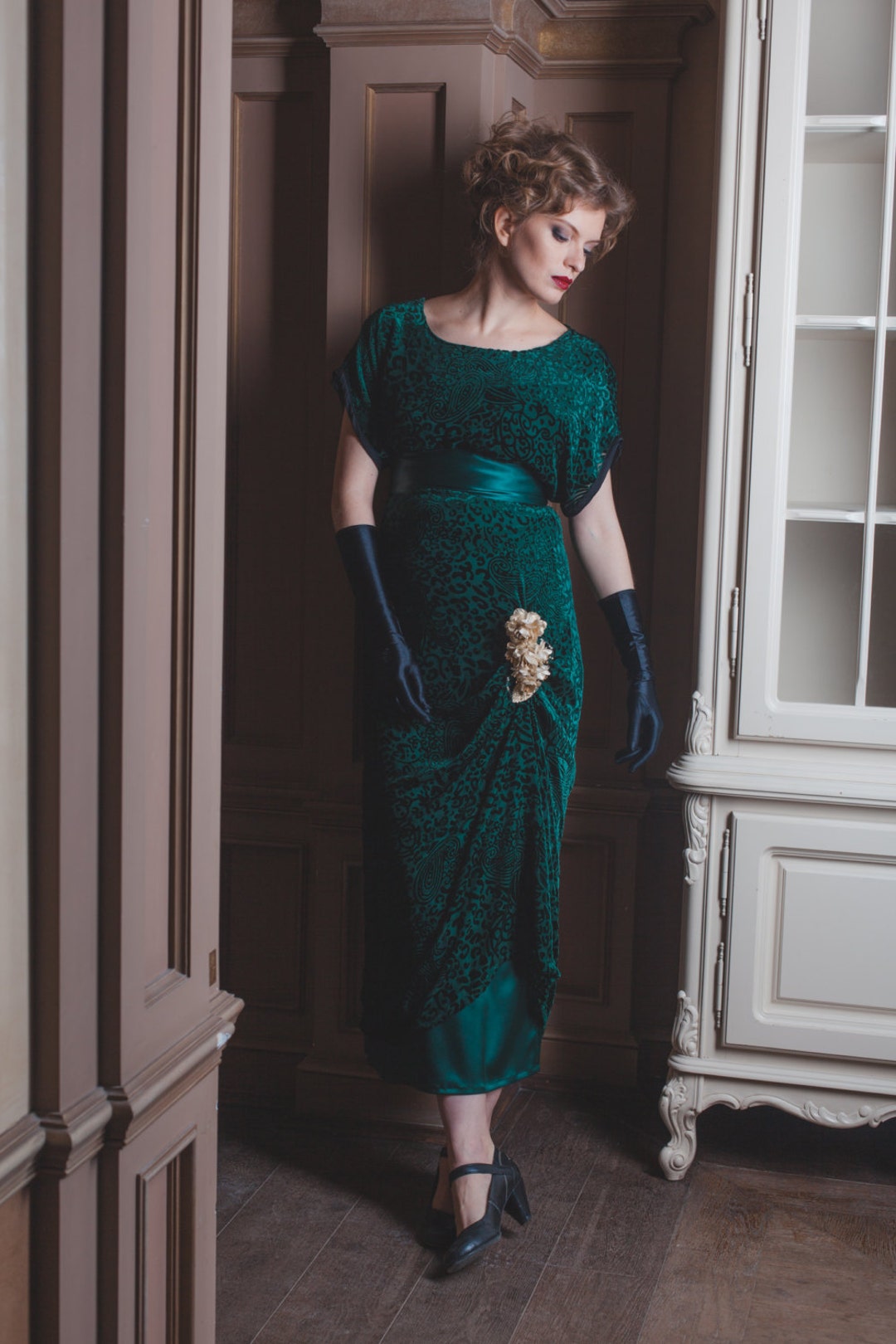green velvet victorian dress 1910s Edwardian Style Green Velvet Dress, Titanic Era Panne Haloween Gown