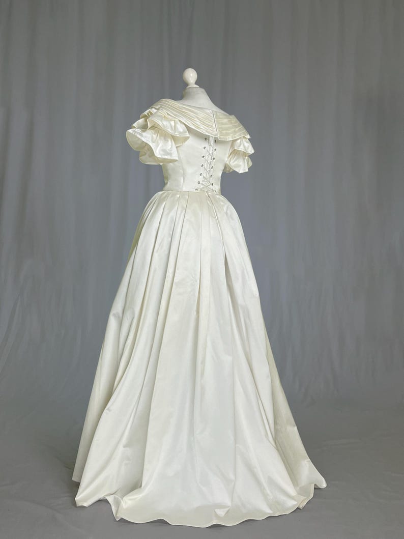 Early Victorian Gown, 1840s Offwhite Dress, Romantic XIX Century Wedding Gown, Young Victoria Outfit image 5