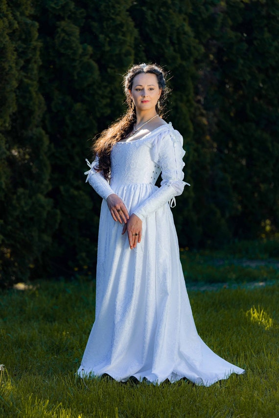 renaissance wedding dresses