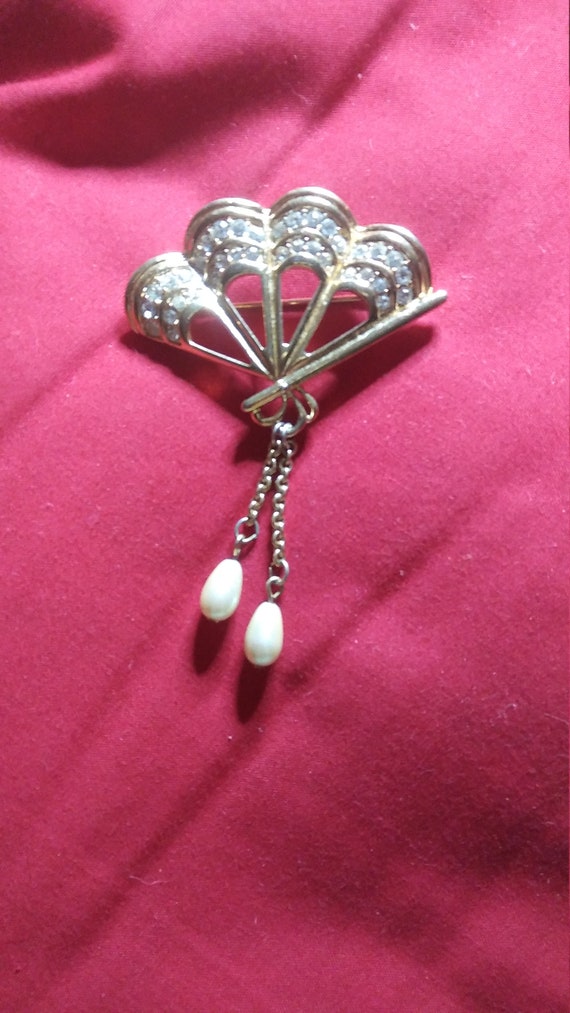 Trifari Fan Brooch