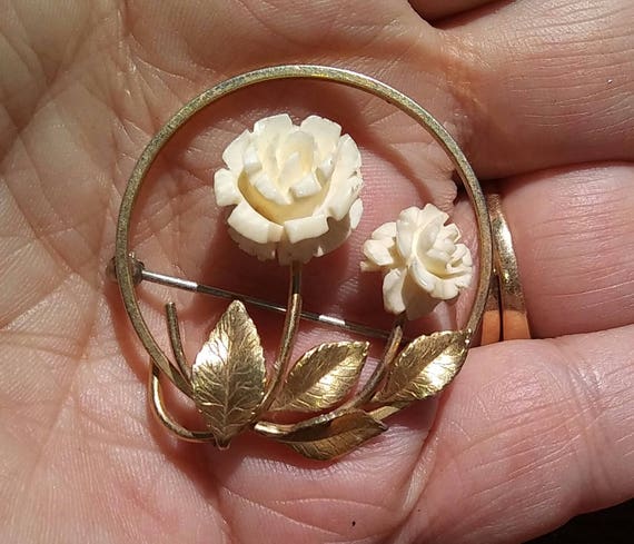 Ivory online brooch vintage