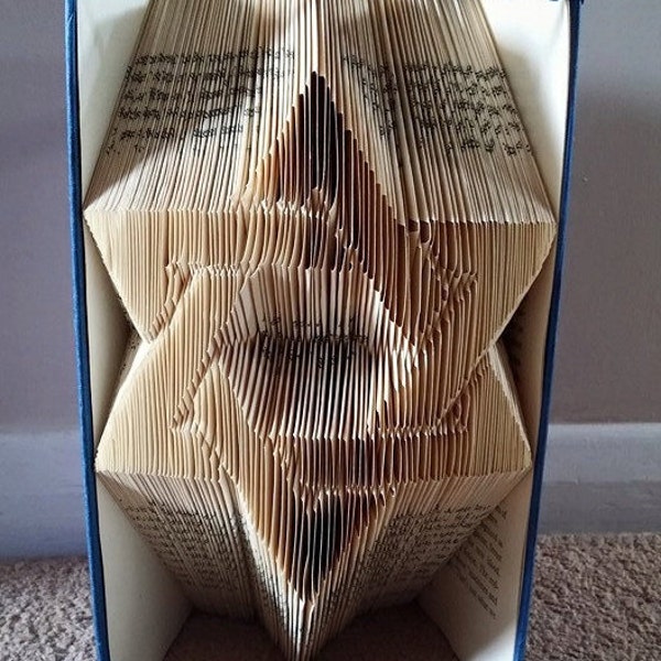 Book folding art pattern for a star of david