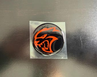 Insignia de la puerta de combustible para Hellcat Challenger en color NARANJA