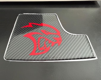 Inserción de consola central para HELLCAT Charger en fibra de carbono con logotipo Hellcat en rojo