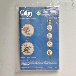 Kit De Broderie Vintage Cathy Needlecraft – April Showers, Motif Lapin