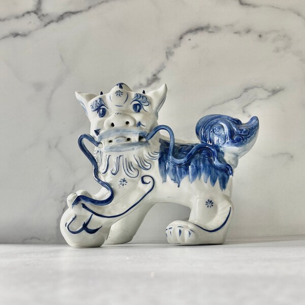 Vintage foo dog; vintage Chinoiserie blue and white lion; Chinese ceramic lion