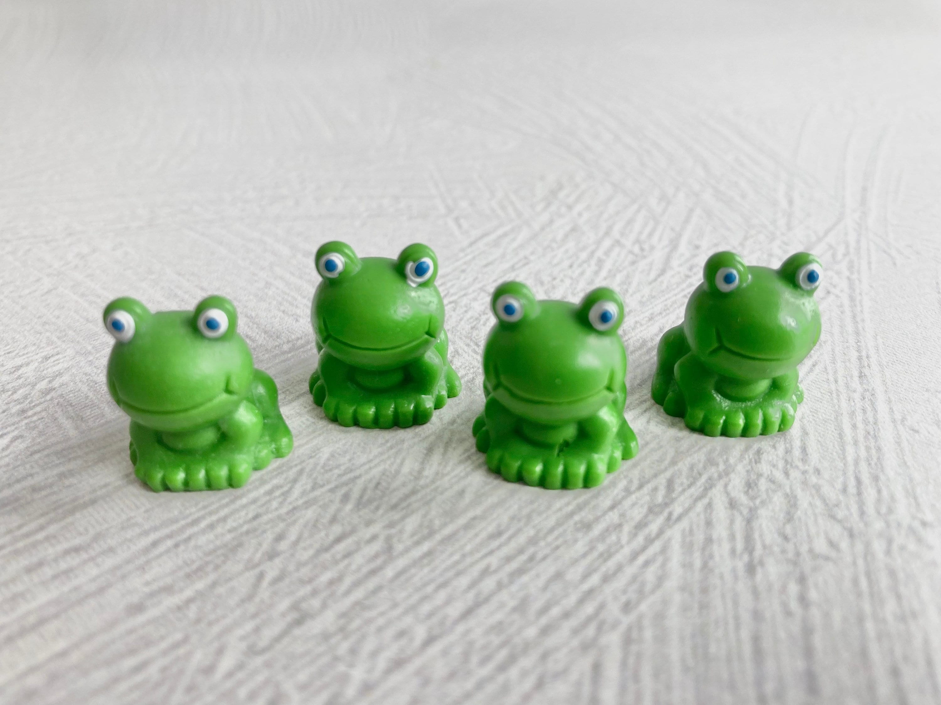 Mini Frogs 100/200 Pack, Tiny Frogs Luminous Resin Garden Decor, DIY Mini  Plastic Frogs Bulk Decor, Miniature Home Décor, Tiny Plastic Frogs, Fairy