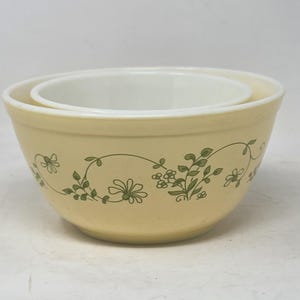 Set of Two Vintage PYREX Shenandoah Pattern Mixing Bowls #401 & 402