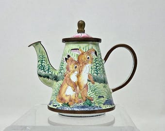 Tetera miniatura vintage de Kelvin Chen de 1999, esmaltada sobre cobre con conejitos, con certificado de autenticidad.