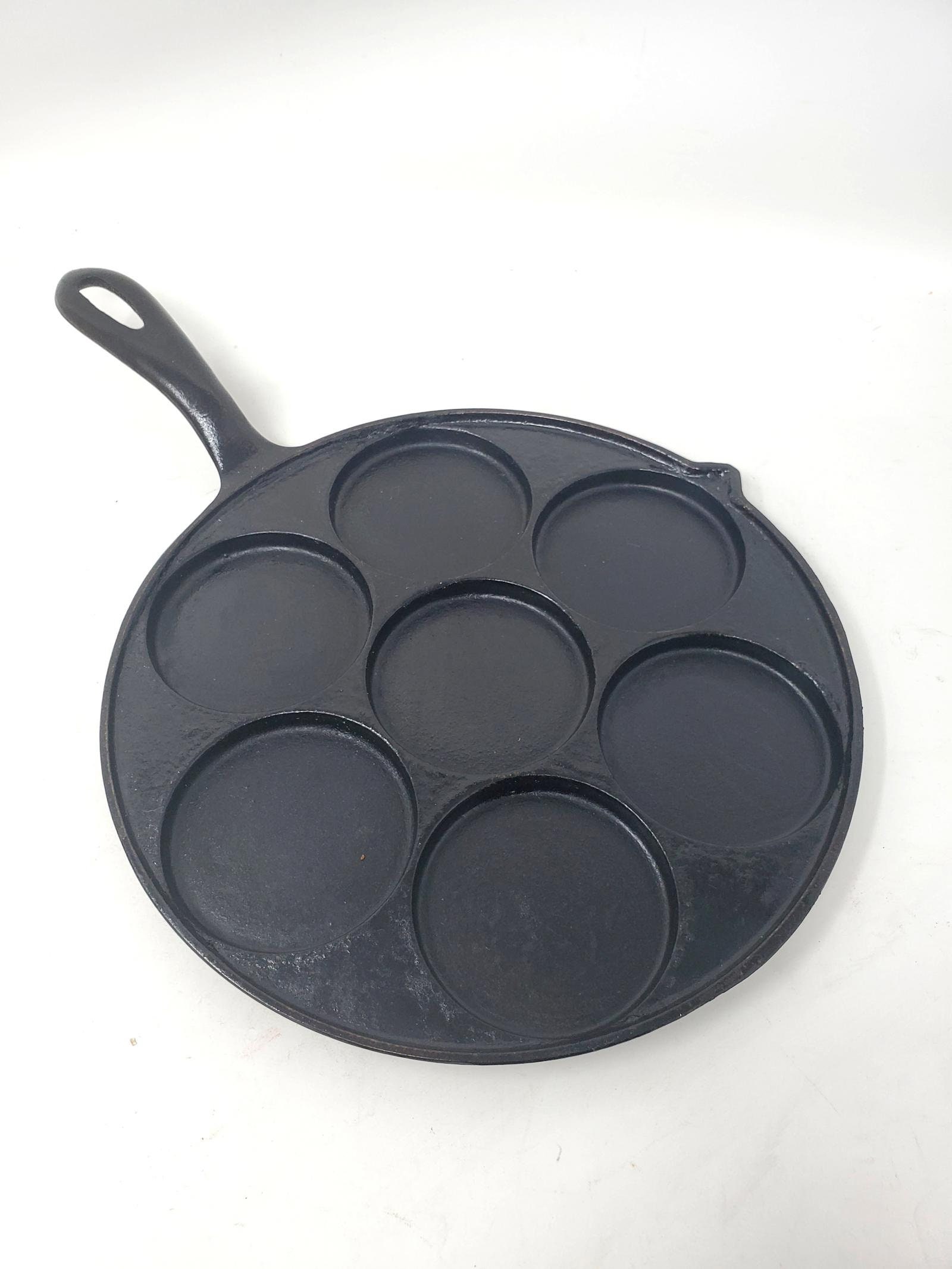 Griswold No. 4 Cast Iron Skillet Small Logo Grooved Handle