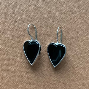 14k solid white gold, genuine black onyx hearts earrings, fish hook, heart, dark, flat polished cabochon, small