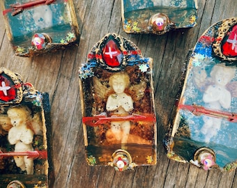 ¡OFERTA! Santuario de Arte Encantado de Cupido, Arte Whitmire, Retablo, Caja de Cerillas, Técnica Mixta, Arte Alterado