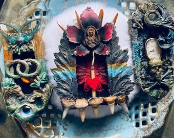Iluminado, Santuario de Arte Encantado, Arte Whitmire, Retablo, Caja de Cerillas, Técnica Mixta, Hecho por un Artista, Único en su Tipo
