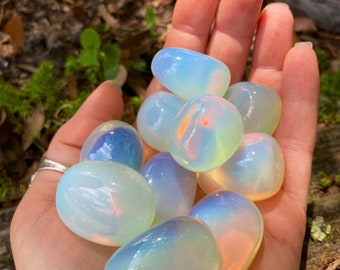 Opalita pulida, conexión poderosa, éxito empresarial, optimismo, piedra Tiffany