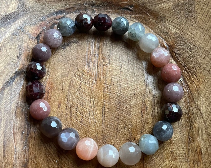 Moonbeam Bracelet | Grey Moonstone, Purple Aventurine, Garnet + Labradorite | 8 mm | Spiritual Junkies | Yoga + Meditation | Mala Beads