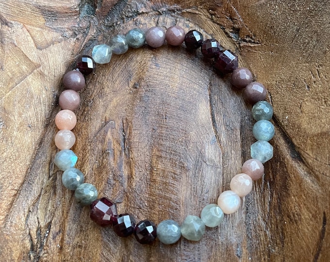 Mini Moonbeam Bracelet | Grey Moonstone, Purple Aventurine, Garnet + Labradorite | 6 mm | Spiritual Junkies | Yoga + Meditation | Mala Beads