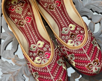 Juttis / bailarinas bordadas de colores