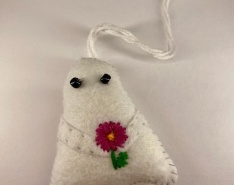 Handmade felt ghost with flower ornament or car mirror charm -Farmhouse, Cottagecore aesthetic, Fall Halloween Christmas decor, Holiday gift
