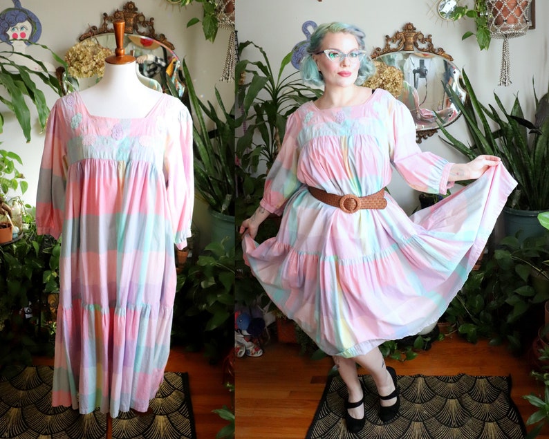 Taylor Dress Vintage 1970/'s Pockets L-XL 1980/'s Pastel Pink Purple /& Green Square Print Cotton Shift Housedress with Lantern Sleeves