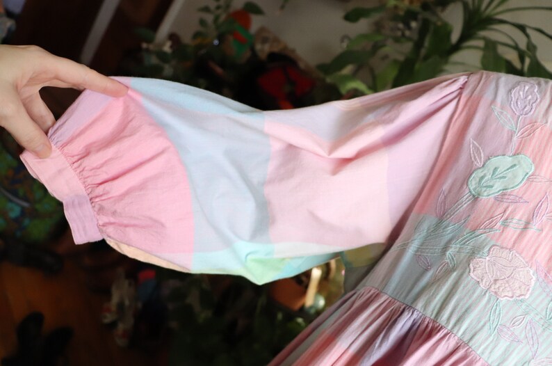 Taylor Dress Vintage 1970/'s Pockets L-XL 1980/'s Pastel Pink Purple /& Green Square Print Cotton Shift Housedress with Lantern Sleeves