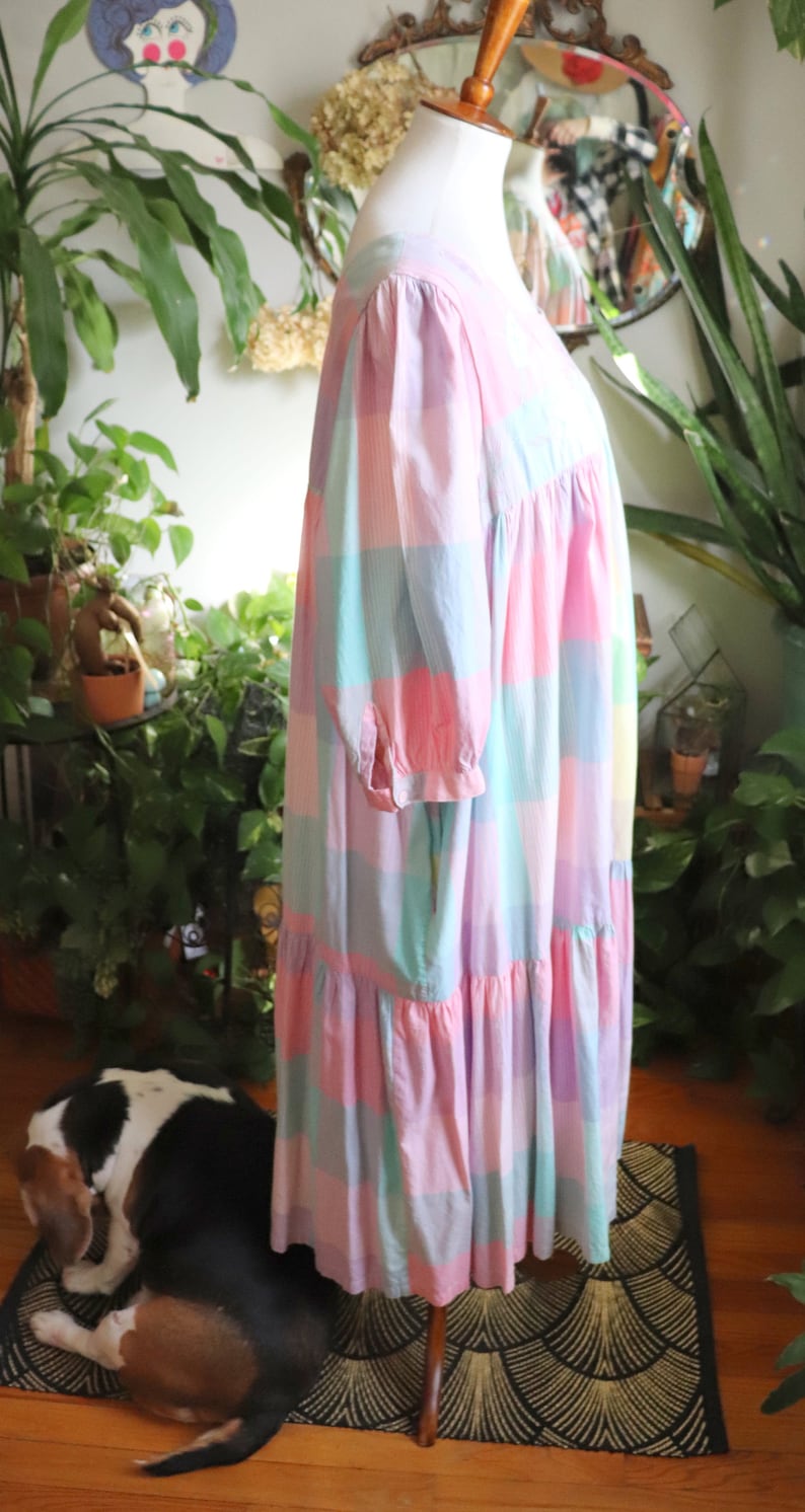 Taylor Dress Vintage 1970/'s Pockets L-XL 1980/'s Pastel Pink Purple /& Green Square Print Cotton Shift Housedress with Lantern Sleeves