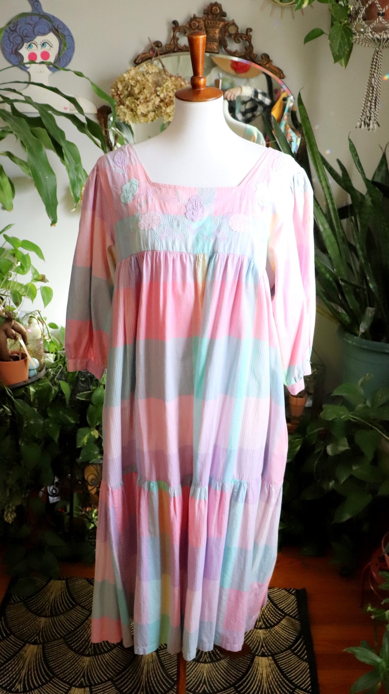 Taylor Dress Vintage 1970/'s Pockets L-XL 1980/'s Pastel Pink Purple /& Green Square Print Cotton Shift Housedress with Lantern Sleeves