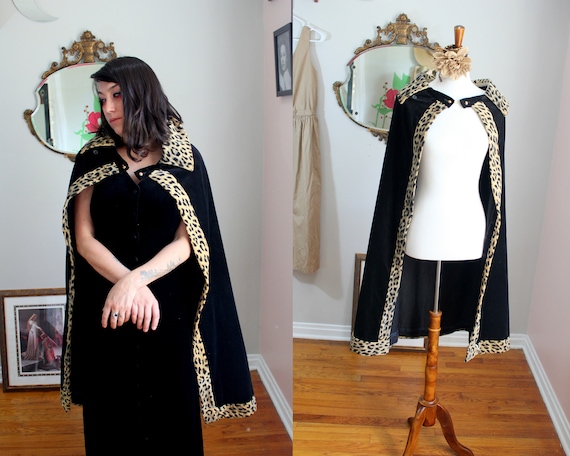 Wednesday Cloak // Vintage 1950's - 1960's Black V