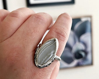 Size 10 Banded agate sterling silver ring, silver daisy ring, botanical ring, agate gemstone ring