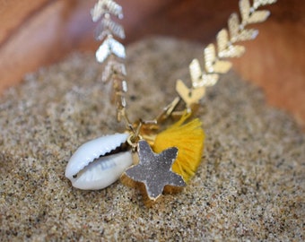Shell charm bracelet, starfish charm bracelet, gold charm bracelet, mermaid core jewelry
