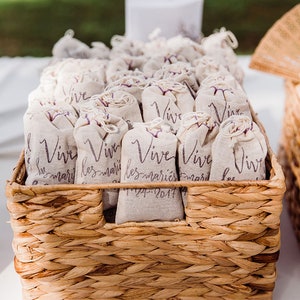 sachets de lavande Français - Faveurs pour le mariage, le lancer de réception, l’envoi, les faveurs des invités, les douches nuptiales | | estampillé à la main  (Ensemble de 15)