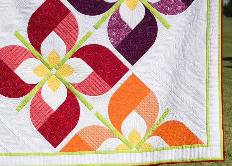 Modern Drunkards Path Flower PDF Quilt Pattern Windswept