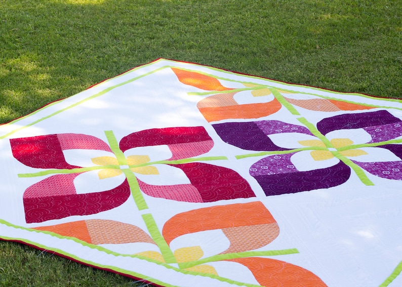 Windswept Modern Drunkards Path Flower PDF Quilt Pattern image 5