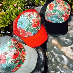 Cappellino da camionista floreale, grazioso modello snapback primaverile, realizzato su ordinazione.