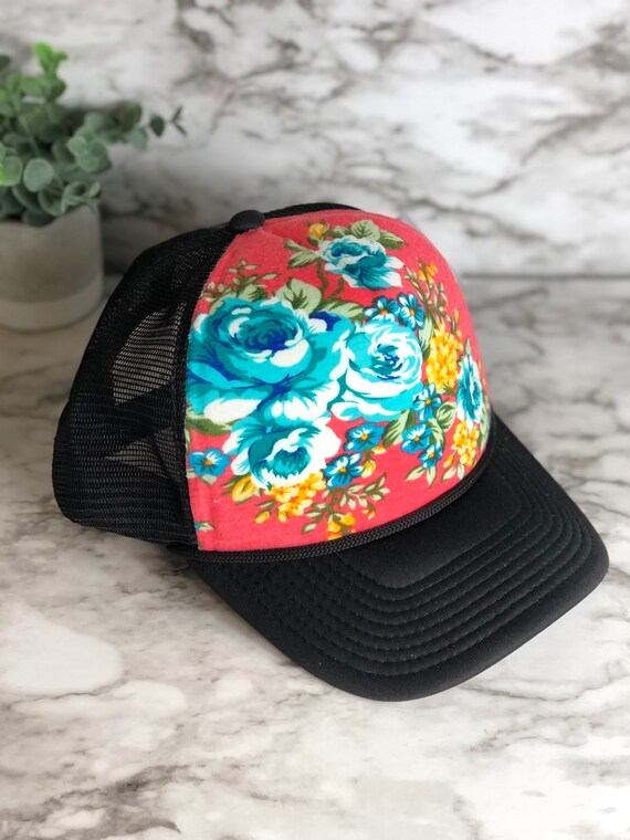 Coral Floral Trucker Hat: Custom Women display picture 2