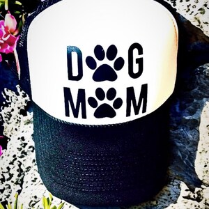 Dog mom, dog mommy, dog mom hat, dogmom apparel, dog gifts, pet owner gift, gift for pet owners, dog lovers, gift for dog mom