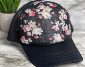 Nieuwe cadeau-ideeën, zwarte bloemenhoed, bloemenhoed, truckerhoed, bloementruckerhoed, damessnapback, cadeau voor haar, damesmode