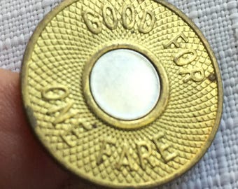 ニューヨーク市地下鉄トークン1枚、10セント硬貨サイズのY字型カット