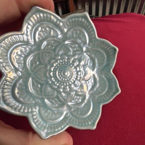 Decoración acuática, plato de flores, plato pequeño, descanso de cuchara, descanso de bolsa de té, plato de bolsa de té, plato de baratija, descanso de té, plato de mandala, plato de baratija de arte