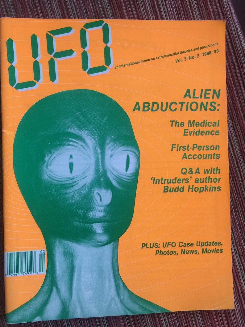 Puede incluir: Un n&uacute;mero de 1988 de la revista UFO con una portada naranja que presenta una ilustraci&oacute;n de un alien&iacute;gena verde. El texto dice UFO, an international forum on extraterrestrial theories and phenomena, Vol. 3, No. 2, ALIEN ABDUCTIONS: The Medical Evidence, First-Person Accounts, Q&A with 'Intruders' author Budd Hopkins, y PLUS: UFO Case Updates, Photos, News, Movies.