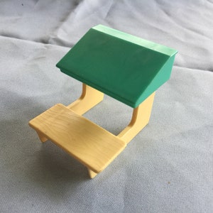Escritorio para niños de casa de muñecas, escritorio de casa de muñecas, escritorio de muebles de muñeca, escritorio en miniatura, escritorio de casa de muñecas, escritorio de la escuela de muñecas, mini escritorio de muñecas, escritorio en miniatura