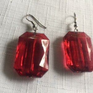 Pendiente de piedra roja, Pendiente rojo, Pendiente de gema roja, Pendiente colgante rojo, Pendiente rojo claro, Pendiente de joya roja, Pendiente de piedra preciosa roja, Pendiente de los años 70