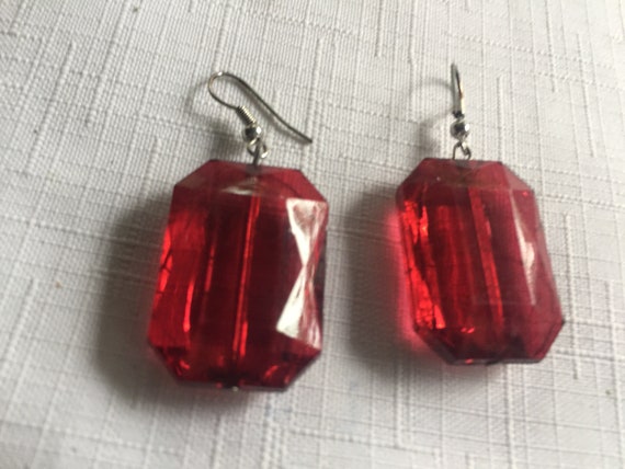 Red Stone Earring, Red Earring, Red Gem Earring, Red Dangle Earring, Clear Red Earring, Red Jewel Earring, Red Gemstone Earring, 70s Earring