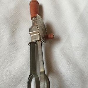 Toy Egg Beater, Toy Kitchen Gadget, Pretend Kitchen, Cooking Toy, Kitchen Play, Mini Egg Beater, Child Egg Beater, Kitchen Toy, Cooking Play