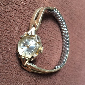 Montre élégante, Montre de mariée, Montre Bulova, Montre délicate, Montre élégante, Montre de mariage, Montre bracelet, Montre stretch, Montre fantaisie, Remontage automatique