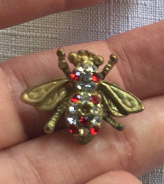 Rhinestone Bee Pin, Rhinestone Bee Brooch, Rhinestone Lapel Pin, Bee Jewelry, Bee Pin, Bee Brooch, Red Brooch, Bug PIn, Bug Brooch, Red Pin