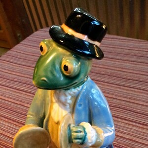 Ceramic Frog, Frog Figurine, Frog Sculpture, Frog Art, Frog Statue, Frog Figure, Musician Figurine, Music Sculpture, Frog Gift, Frog Decor