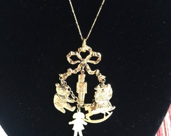 Ciondolo d'oro, Kirks Folly, Ciondolo divertente, Ciondolo bambola, Ciondolo anni '80, Ciondolo pendente, Ciondolo mamma, Ciondolo arco, Ciondolo fascino, Collana mamma