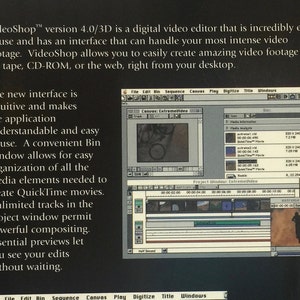 Pu&ograve; includere: Uno screenshot di uno schermo di computer che mostra un programma di editing video chiamato VideoShop. Il programma ha un'interfaccia grigia con una barra dei menu nella parte superiore e una timeline nella parte inferiore. Lo schermo mostra un clip video di una persona che va in bicicletta su un sentiero sterrato. Il testo sullo schermo dice "VideoShop&trade; versione 4.0/3D &egrave; un editor video digitale incredibilmente facile da usare e ha un'interfaccia che pu&ograve; gestire i tuoi filmati video pi&ugrave; intensi. VideoShop ti consente di creare facilmente filmati video incredibili per nastro, CD-ROM o il web, direttamente dal tuo desktop."