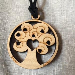 Pendentif découpé, pendentif en bois, pendentif arbre, pendentif hippie, pendentif Hawaï, collier Hawaï, collier arbre, collier en bois, art d'arbre